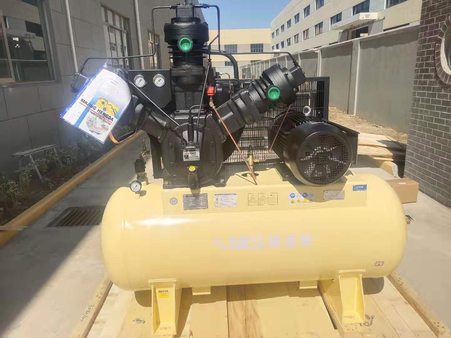 无油螺杆空压机